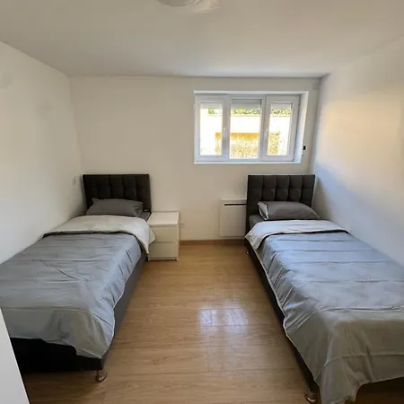 Grand T2 Renove Coeur De St-priest Avec Parking Apartment *