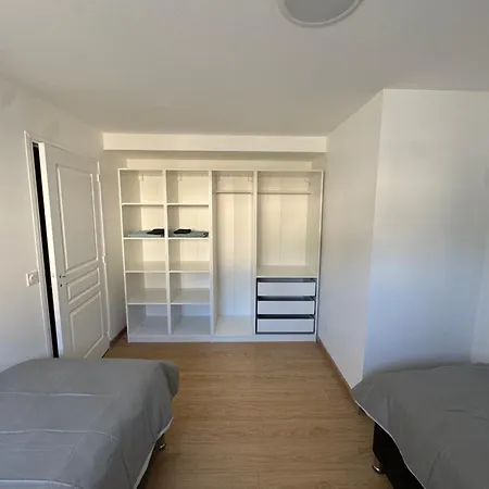 Apartment Grand T2 Renove Coeur De St-priest Avec Parking *